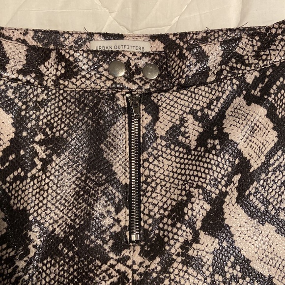 Vegan leather snake skin pants - Picture 3 of 4